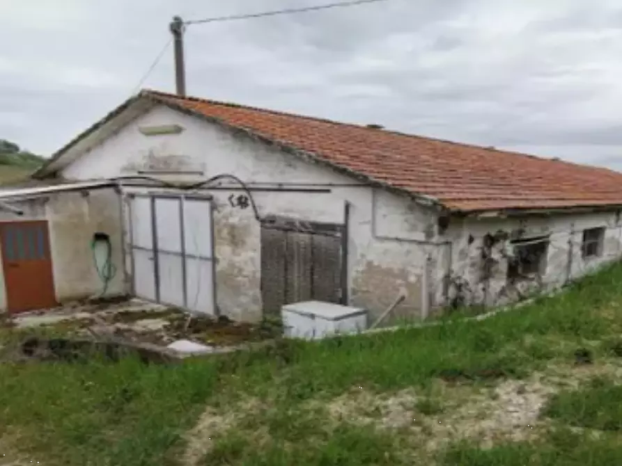 locale di sgombero in vendita ad Ortezzano