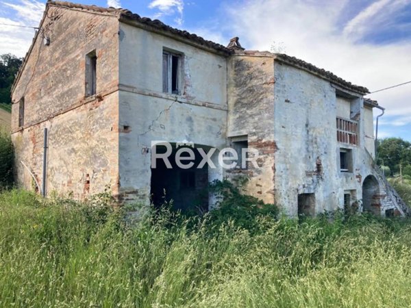 casale in vendita ad Ortezzano