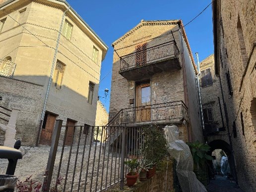 casa indipendente in vendita ad Ortezzano