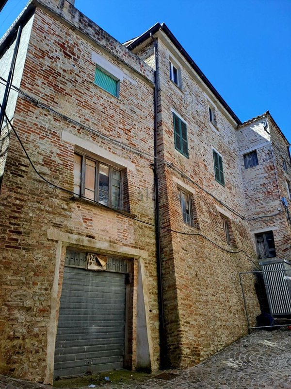 casa indipendente in vendita ad Ortezzano