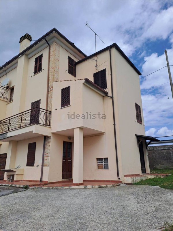 casa indipendente in vendita ad Ortezzano