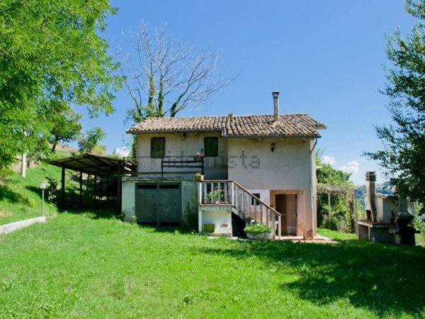 casa indipendente in vendita ad Ortezzano