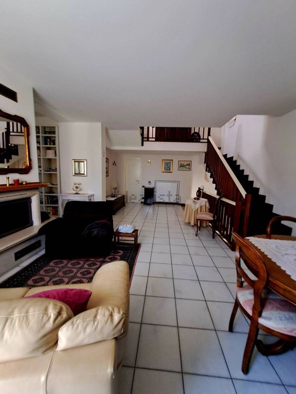 casa indipendente in vendita ad Ortezzano