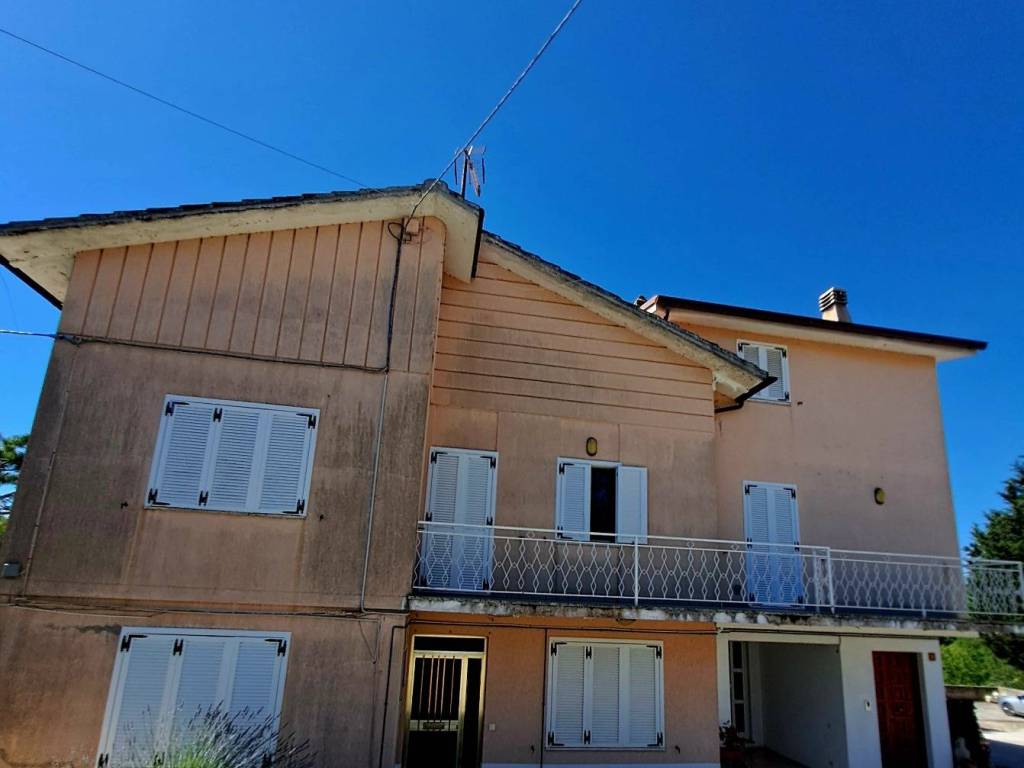 casa indipendente in vendita ad Ortezzano