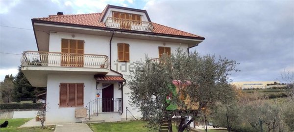 casa indipendente in vendita ad Ortezzano