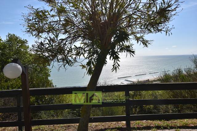 locale commerciale in vendita a Pedaso