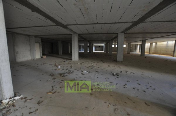 locale commerciale in vendita a Petritoli in zona Valmir