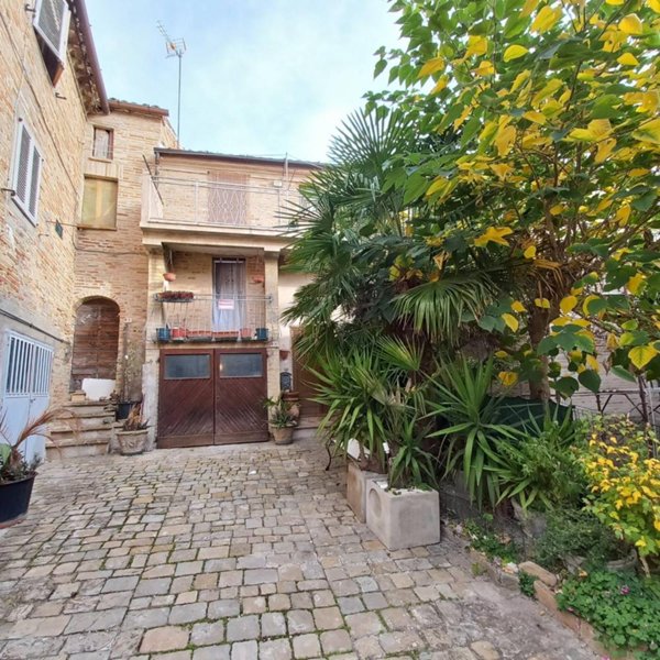 casa indipendente in vendita a Petritoli in zona Moregnano