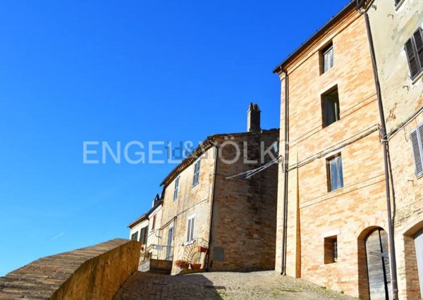 esavano in vendita a Petritoli