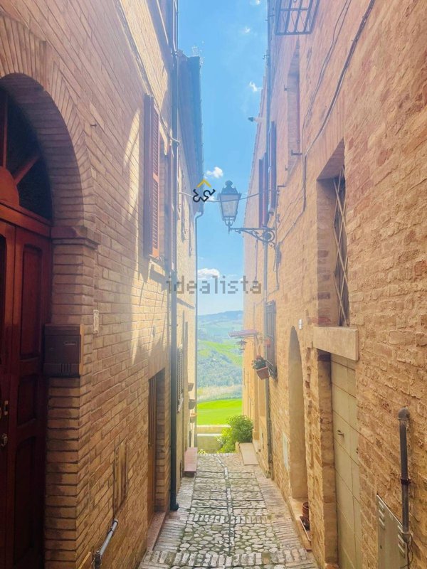 esavano in vendita a Petritoli