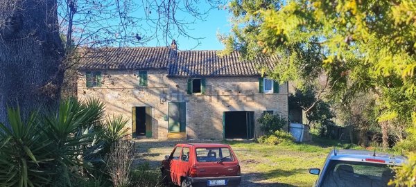 casale in vendita a Petritoli in zona Moregnano