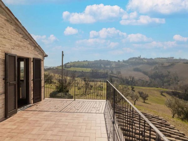 casa indipendente in vendita a Petritoli in zona Moregnano