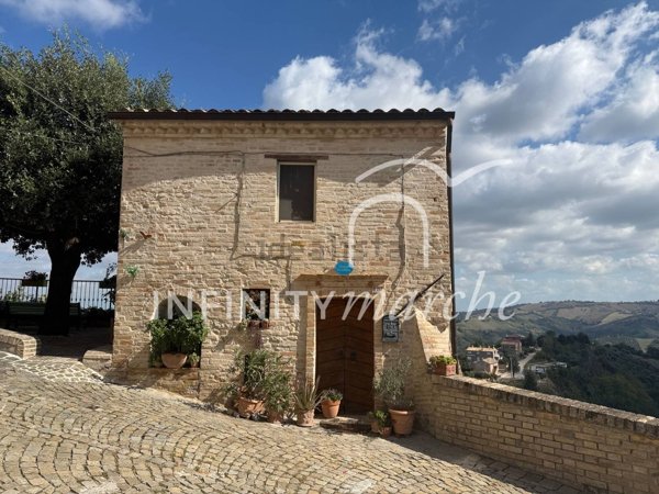 casa indipendente in vendita a Petritoli in zona Moregnano