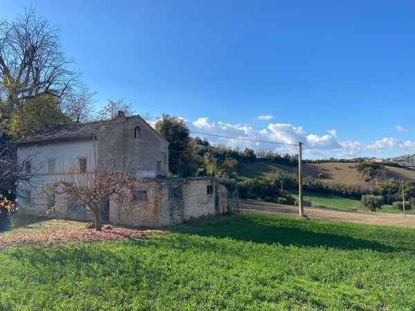 casa indipendente in vendita a Petritoli in zona Moregnano