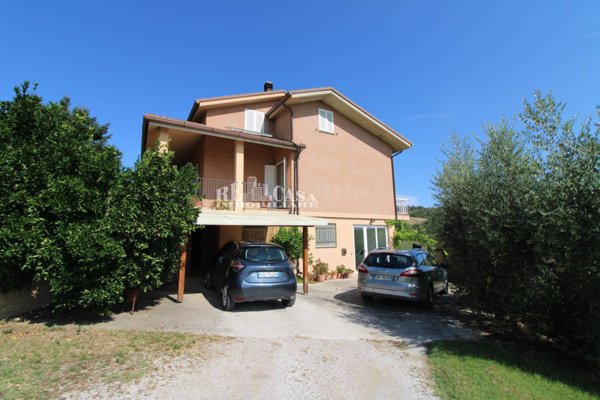 casa indipendente in vendita a Petritoli in zona Valmir