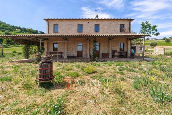casale in vendita a Petritoli in zona Moregnano