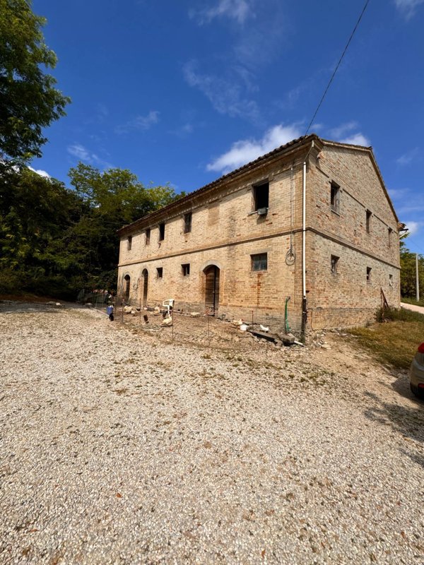 casa indipendente in vendita a Petritoli in zona Moregnano