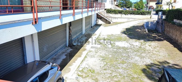 locale di sgombero in vendita a Ponzano di Fermo in zona Capparuccia