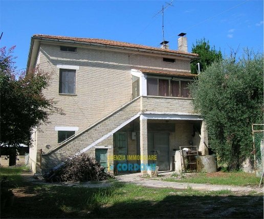 pentavano in vendita a Ponzano di Fermo in zona Capparuccia