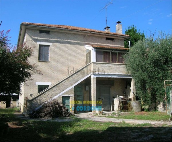 pentavano in vendita a Ponzano di Fermo in zona Capparuccia