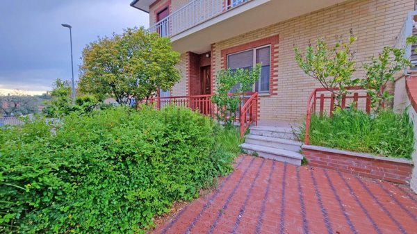 appartamento in vendita a Ponzano di Fermo in zona Torchiaro