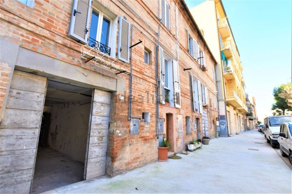 locale di sgombero in vendita a Porto San Giorgio