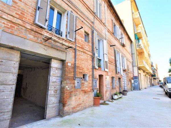 locale di sgombero in vendita a Porto San Giorgio