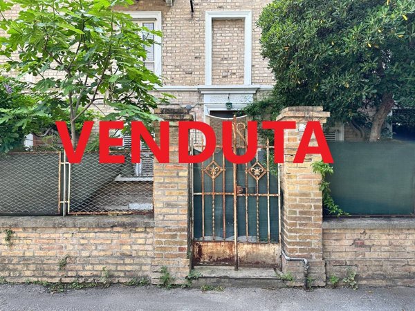 casa indipendente in vendita a Porto San Giorgio