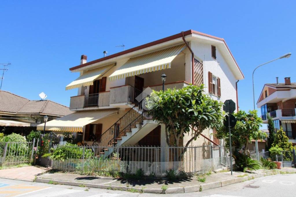 casa indipendente in vendita a Porto San Giorgio