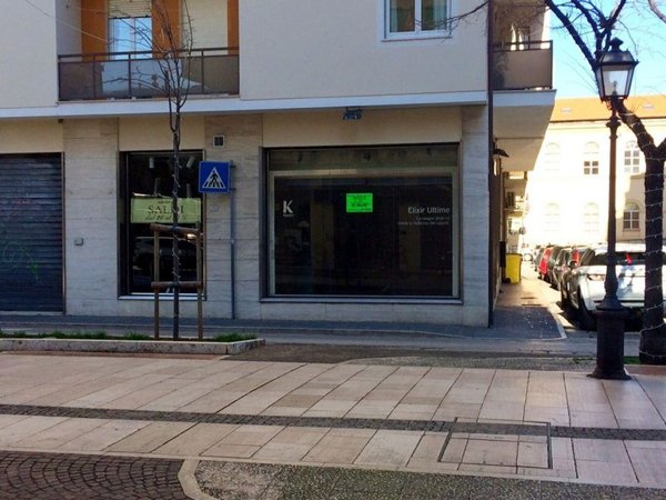 negozio in vendita a Porto San Giorgio