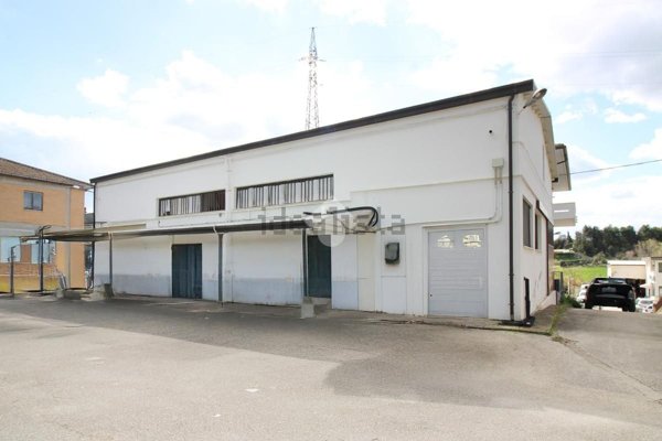 locale di sgombero in vendita a Porto San Giorgio