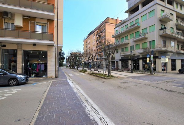 locale commerciale in vendita a Porto San Giorgio