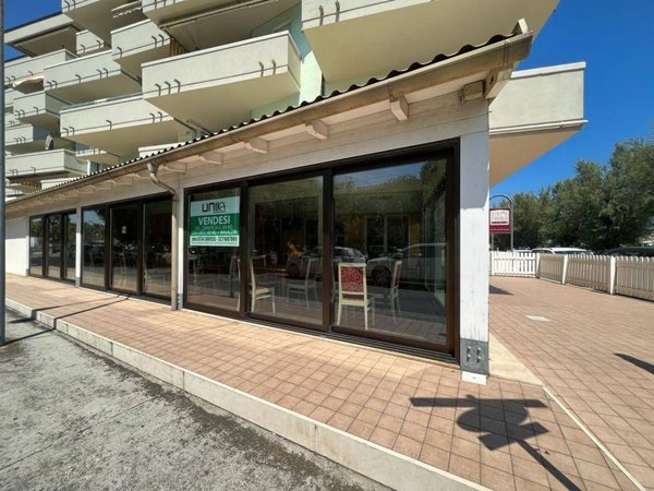 locale commerciale in vendita a Porto San Giorgio