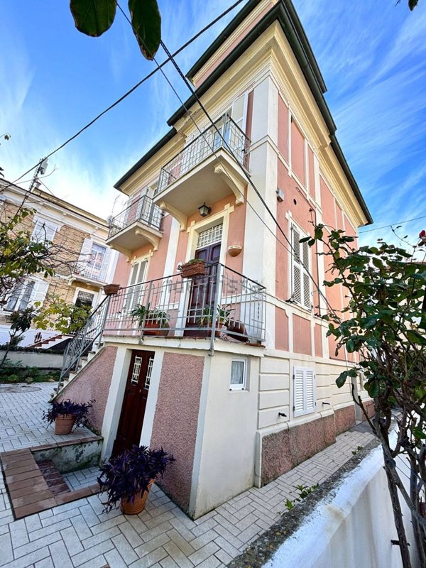 casa indipendente in vendita a Porto San Giorgio