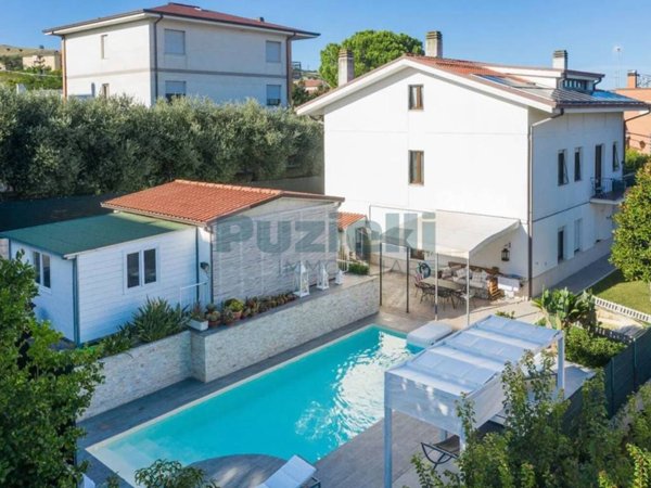 casa indipendente in vendita a Porto San Giorgio
