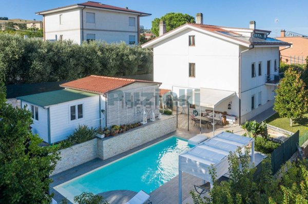 casa indipendente in vendita a Porto San Giorgio