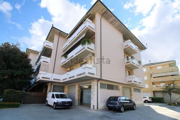 locale commerciale in vendita a Porto San Giorgio