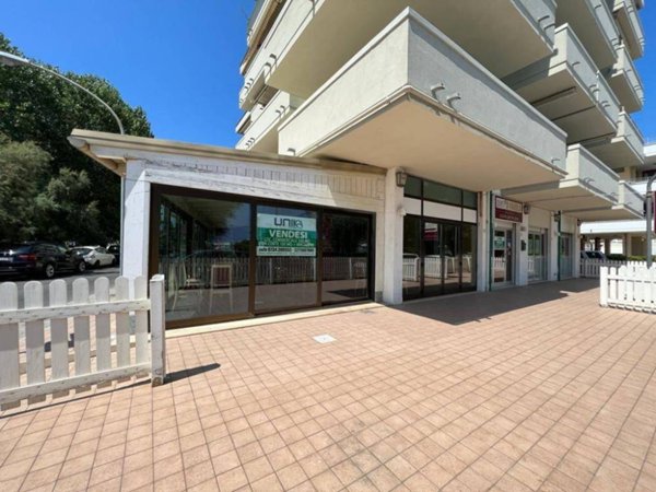 locale commerciale in vendita a Porto San Giorgio
