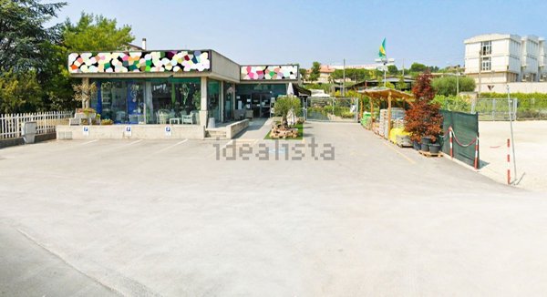locale commerciale in vendita a Porto San Giorgio