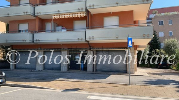 locale commerciale in vendita a Porto San Giorgio