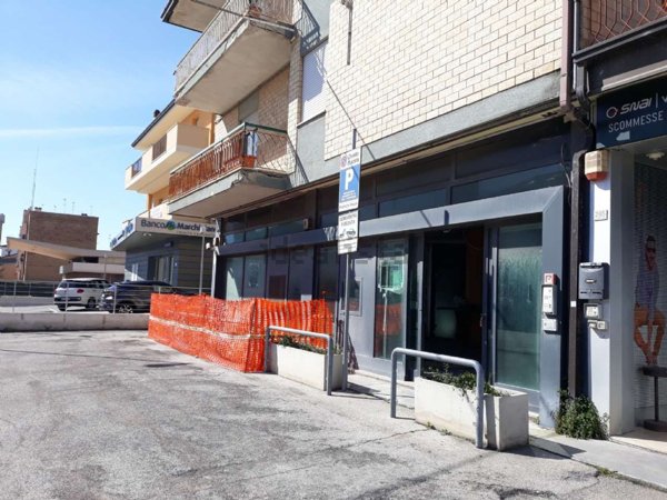 locale commerciale in vendita a Porto San Giorgio