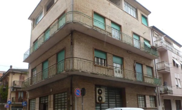 negozio in vendita a Porto San Giorgio