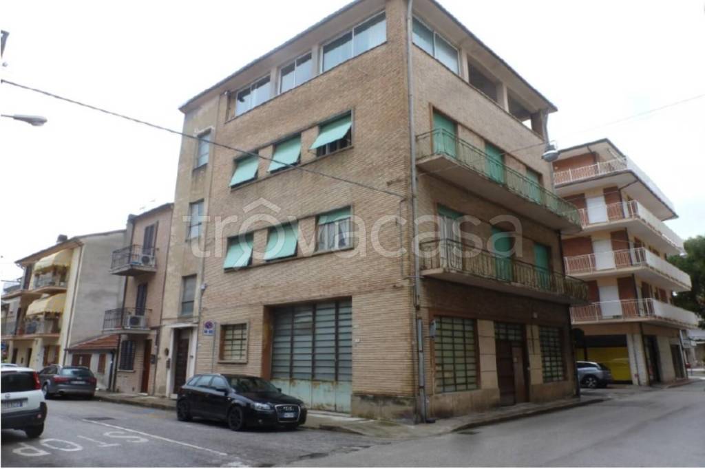 negozio in vendita a Porto San Giorgio