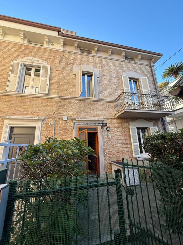 casa indipendente in vendita a Porto San Giorgio