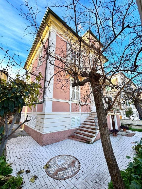 casa indipendente in vendita a Porto San Giorgio