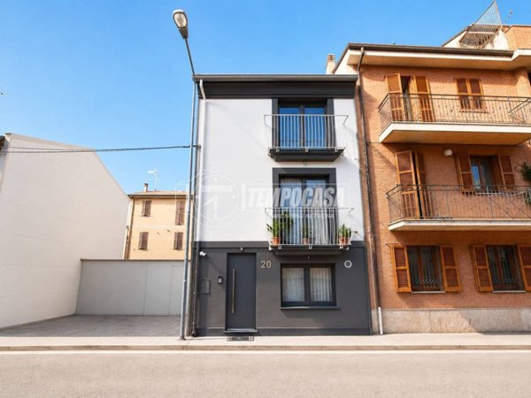 casa indipendente in vendita a Porto San Giorgio