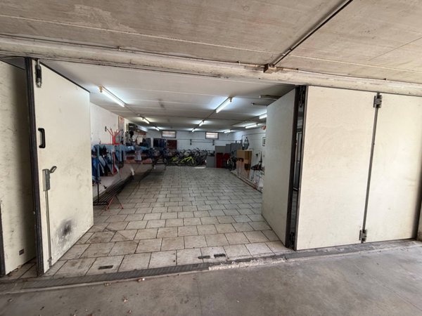 locale di sgombero in vendita a Porto San Giorgio