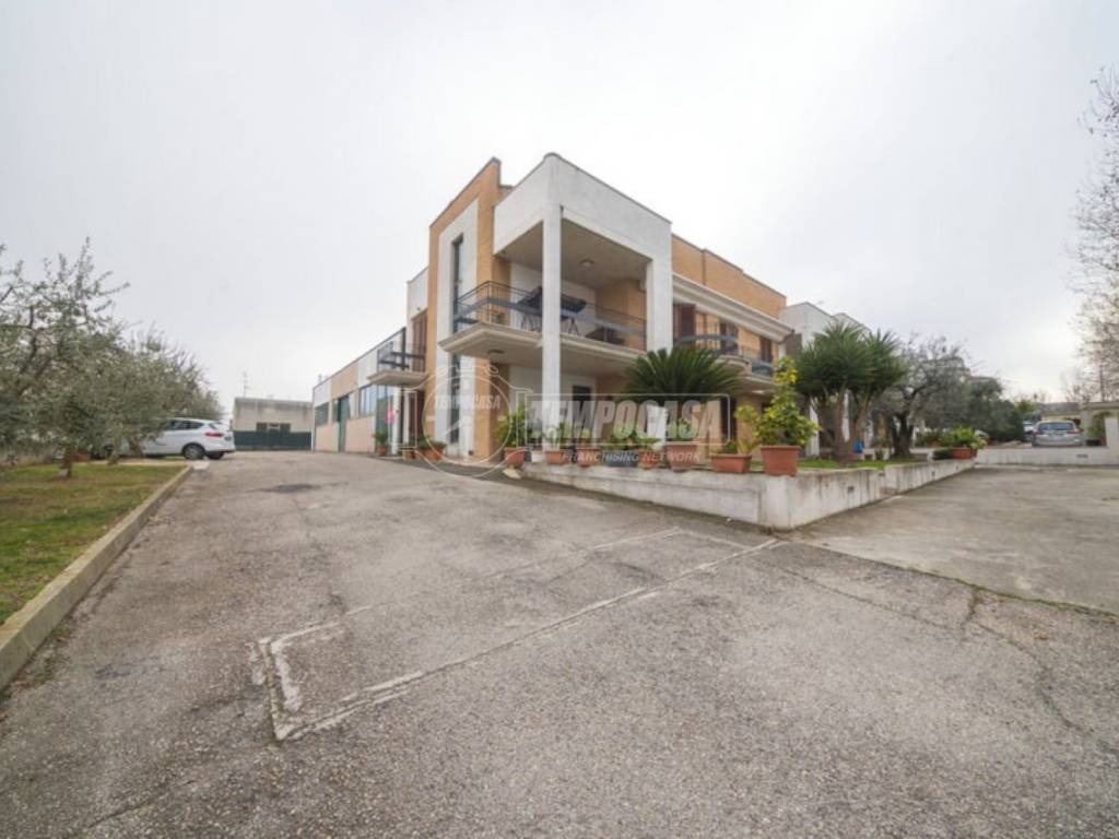 locale commerciale in vendita a Porto Sant'Elpidio