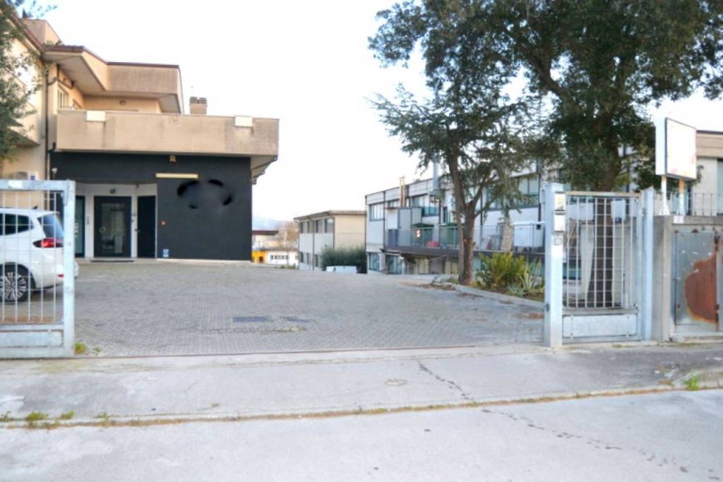 locale commerciale in vendita a Porto Sant'Elpidio