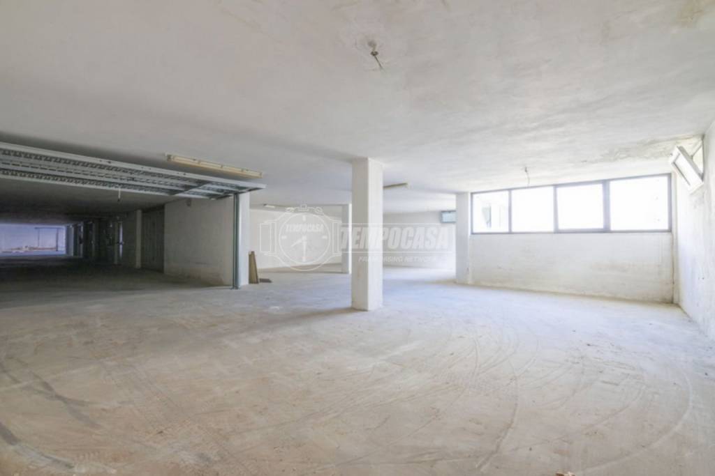 locale commerciale in vendita a Porto Sant'Elpidio